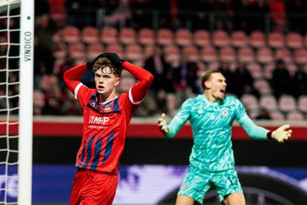 Sport Themen der Woche KW48 Sport Bilder des Tages UEFA Conference League: FC Heidenheim - Chelsea FC Paul Wanner (FC Heidenheim, 10) frustriert UEFA Conference League: FC Heidenheim - Chelsea FC, Heidenheim, Voith-Arena am 28.11.2024 *** UEFA Conference League FC Heidenheim Chelsea FC Paul Wanner FC Heidenheim, 10 frustrated UEFA Conference League FC Heidenheim Chelsea FC, Heidenheim, Voith Arena on 28 11 2024 Copyright: xBEAUTIFULxSPORTS Wunderlx