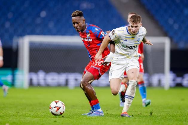 Hamburg, 28. November 2024 - Fußball, UEFA Europa League 2024 25, Dynamo Kiew - FC Viktoria Pilsen: Sampson Dweh (FC Viktoria Pilsen, 40), Yannik Engelhardt (Fortuna Du?sseldorf, 6)