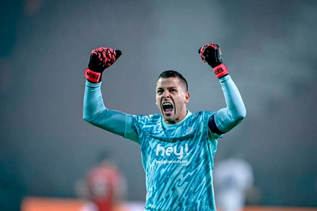 Union SG goalkeeper Anthony Moris celebrating the goal 0-1, during the match Twente - Union Sint-Gillis at the Grolsch Veste for the UEFA Europa League - League phase - Matchday 5 season 2024-2025 in ENSCHEDE, Netherlands on 28 november 2024, (photo by Stefan Koops EYE4images DeFodi Images) Defodi-746_202145