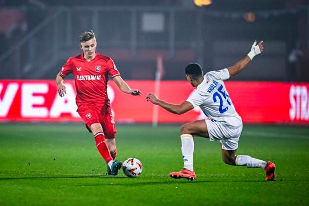 FC Twente defender Max Bruns, Union SG forwarder Anan Khalaili, during the match Twente - Union Sint-Gillis at the Grolsch Veste for the UEFA Europa League - League phase - Matchday 5 season 2024-2025 in ENSCHEDE, Netherlands on 28 november 2024, (photo by Stefan Koops EYE4images DeFodi Images) Defodi-746_202148