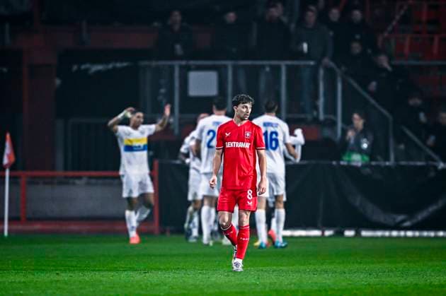 FC Twente midfielder Youri Regeer is disappointed after the goal 0-1, during the match Twente - Union Sint-Gillis at the Grolsch Veste for the UEFA Europa League - League phase - Matchday 5 season 2024-2025 in ENSCHEDE, Netherlands on 28 november 2024, (photo by Stefan Koops EYE4images DeFodi Images) Defodi-746_202149