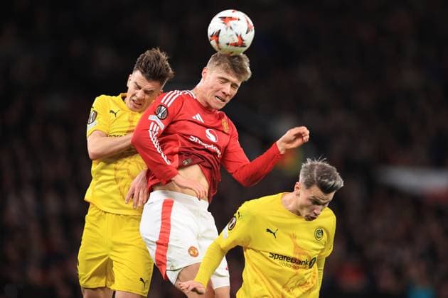 Football - UEFA EUROPA League - Manchester United, ManU v FK Bodo Glimt 27th November 2024 - UEFA EUROPA League - Manchester United v FK Bodo Glimt - Jostein Gundersen of Bodo Glimt, Rasmus Hojlund of Manchester United and Odin Bjortuft of Bodo Glimt - Photo: Simon Stacpoole Offside. Manchester UK Copyright: xSimonxStacpoolexOffside