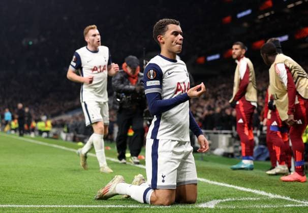 London, England, 28th November 2024. Brennan Johnson of Tottenham Hotspur celebrates after scoring to make it 2-1 during the UEFA Europa League match at the Tottenham Hotspur Stadium, London. Picture credit should read: Paul Terry Sportimage EDITORIAL USE ONLY. No use with unauthorised audio, video, data, fixture lists, club league logos or live services. Online in-match use limited to 120 images, no video emulation. No use in betting, games or single club league player publications. SPI-3488-0021