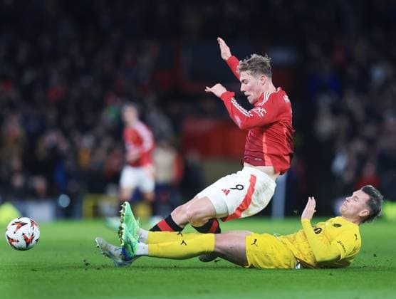 Rasmus Hojlund of Manchester United, ManU and Odin Bjortuft of Bodo Glimt Manchester United v Bodo Glimt, UEFA Europa League, Group Stage, Football, Old Trafford, Manchester, UK - 28 Nov 2024 EDITORIAL USE ONLY No use with unauthorised audio, video, data, fixture lists, club league logos or live services. Online in-match use limited to 120 images, no video emulation. No use in betting, games or single club league player publications. Copyright: xMattxWest Shutterstockx 14945052r