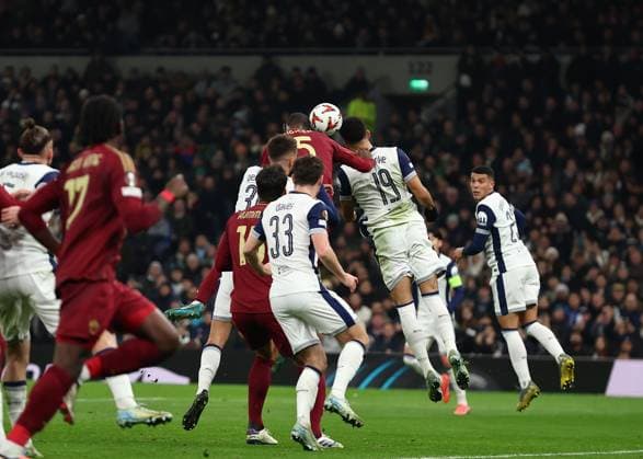 28th November 2024; Tottenham Hotspur Stadium, London, England; UEFA Europa League Football, Tottenham Hotspur versus Roma; Evan Ndicka of Roma heads the ball to score his sides 1st goal in the 20th minute to make it 1-1  ActionPlus12720853 JohnxPatrickxFletcher