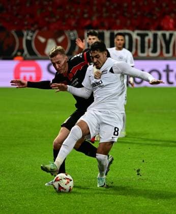 28.11.2024, xmnx, Fussball UEFA Europa League, FC Midtyilland - Eintracht Frankfurt emspor, v.l. Adam Buksa (FC Midtjylland), Fares Chaibi (Eintracht Frankfurt) (UEFA REGULATIONS PROHIBIT ANY USE OF PHOTOGRAPHS as IMAGE SEQUENCES and or QUASI-VIDEO) Herning