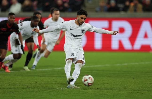 Sport Bilder des Tages 28.11.2024, Fussball UEFA Europa League, FC Midtjylland - Eintracht Frankfurt, emonline, emspor, v.l., Goal scored, Tor zum 1:2 durch Omar Marmoush (Eintracht Frankfurt) DFL DFB REGULATIONS PROHIBIT ANY USE OF PHOTOGRAPHS AS IMAGE SEQUENCES AND OR QUASI-VIDEO. xdcx Copyright: HMBxMedia Claus