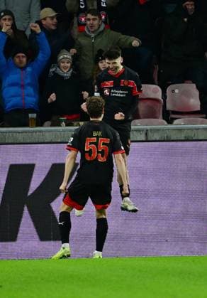 28.11.2024, xmnx, Fussball UEFA Europa League, FC Midtyilland - Eintracht Frankfurt emspor, v.l. Victor Bak (FC Midtjylland), Mikel Gogorza (FC Midtjylland) celebrate the goal, Der Torjubel zum 1:1 (UEFA REGULATIONS PROHIBIT ANY USE OF PHOTOGRAPHS as IMAGE SEQUENCES and or QUASI-VIDEO) Herning