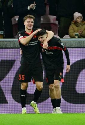 Sport Bilder des Tages 28.11.2024, xmnx, Fussball UEFA Europa League, FC Midtyilland - Eintracht Frankfurt emspor, v.l. Victor Bak (FC Midtjylland), Mikel Gogorza (FC Midtjylland) celebrate the goal, Der Torjubel zum 1:1 (UEFA REGULATIONS PROHIBIT ANY USE OF PHOTOGRAPHS as IMAGE SEQUENCES and or QUASI-VIDEO) Herning