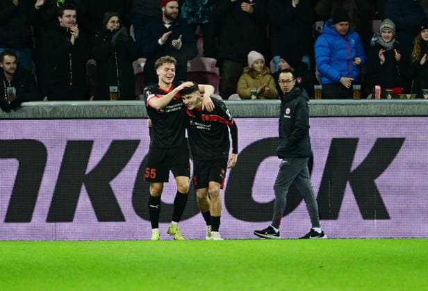 28.11.2024, xmnx, Fussball UEFA Europa League, FC Midtyilland - Eintracht Frankfurt emspor, v.l. Victor Bak (FC Midtjylland), Mikel Gogorza (FC Midtjylland) celebrate the goal, Der Torjubel zum 1:1 (UEFA REGULATIONS PROHIBIT ANY USE OF PHOTOGRAPHS as IMAGE SEQUENCES and or QUASI-VIDEO) Herning