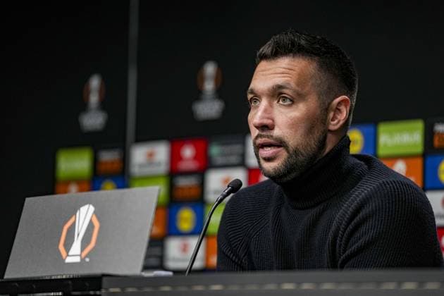 SAN SEBASTIAN, 28-11-2024 , Reale Arena , football, UEFA Europa League, season 2024 2025, Match between Real Sociedad and Ajax , Ajax trainer coach Francesco Farioli during the press conference, PK, Pressekonferenz after the match Real Sociedad - Ajax  x26847023x Copyright: