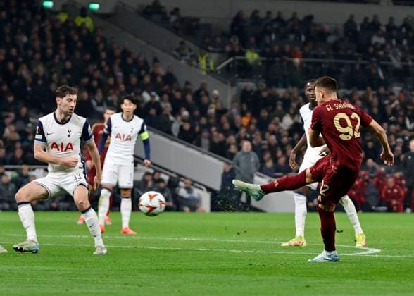 Tottenham Hotspur V AS Roma, Europa Conference League. Stephan El Shaarawy (AS Roma) shoots to score, but the goal is disallowed during the Tottenham Hotspur V AS Roma UEFA Europa Conference League Matchday 4 match at the Tottenham Hotspur Stadium, London. Tottenham Tottenham Hotspur Stadium UK Copyright: xMartinxDaltonx Spurs_vs_Roma_281124_MD_039