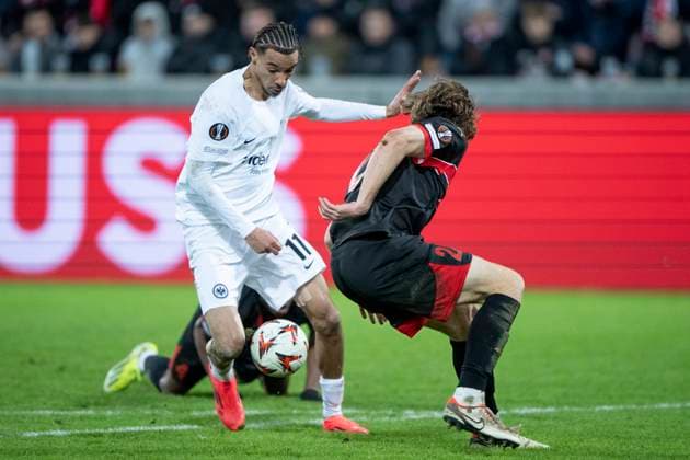 Frankfurt s Hugo Ekitike in a duel with FC Midtjylland s Ousmane Diao and Mads Bech during the UEFA Europa League match between FC Midtjylland and Eintracht Frankfurt at MCH Arena in Herning on Thursday, November 28, 2024. (Photo: Bo Amstrup Ritzau Scanpix) , Herning Denmark Mors Copyright: BoxAmrstrupx xRitzauxScanpix BoxAmstrupx spdk20241128-233405-L