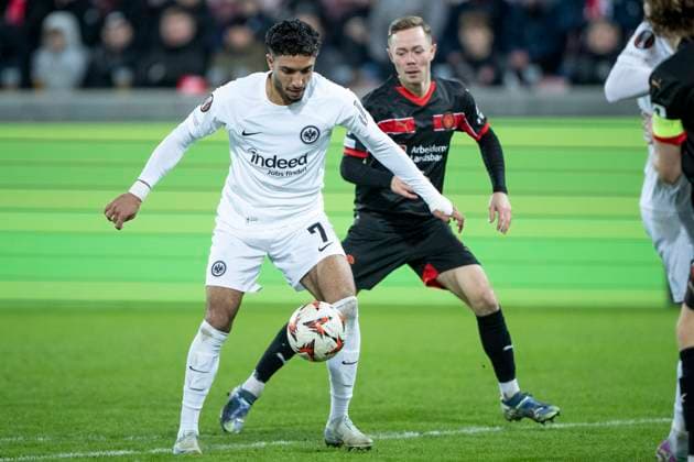 Frankfurt s Omar Marmoush in a duel with FC Midtjylland s Joel Andersson during the UEFA Europa League match between FC Midtjylland and Eintracht Frankfurt at MCH Arena in Herning on Thursday, November 28, 2024. (Photo: Bo Amstrup Ritzau Scanpix) , Herning Denmark Mors Copyright: BoxAmrstrupx xRitzauxScanpix BoxAmstrupx spdk20241128-234403-L