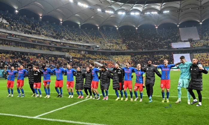 The red and blue footballers Valentin CreÈu, Risto Radunovic, Andrei Daniel Vlad, William Guido R Baeten, Malcolm Edjouma, Joyskim Aurelien Dawa Tchakonte, IliuÈă Daniel Popa, Marius Ștefănescu, Mihai VlăduÈ Toma, Mihai Popescu, IonuÈ Constantin PanÈiru, Adrian Gheorghe Șut, Darius Dumitru Olaru, Siyabonga Ngezana, David Raul Miculescu, Ștefan Târnovanu and George Daniel Birligea greet the gallery after the football match between FCSB and FC Olympiacos Piraeus, UEFA Europa League, played at the Arena Nationala in Bucharest, Thursday, November 28, 2024 Bucuresti Copyright: xRazvanxPasarica SPORTxPICTURESx