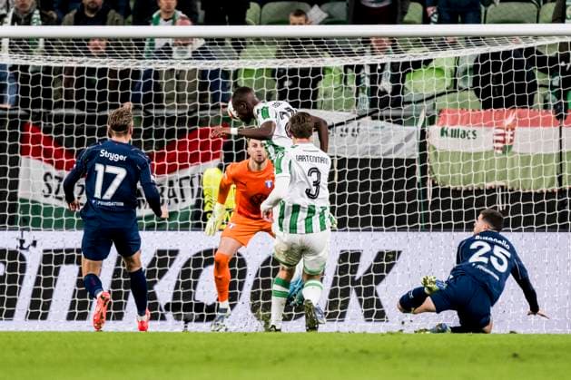 241128 Goalkeeper Ricardo Friedrich of Malmö FF lets in the 4-1 goal during the UEFA Europa League football match between Ferencvaros and Malmö FF on November 28, 2024 in Budapest. Photo: Petter Arvidson BILDBYRAN kod PA PA0935 fotboll football soccer fotball uefa europa league europa league malmö ff ferencvaros bbeng bbauto Copyright: PETTERxARVIDSON BB241128PA152