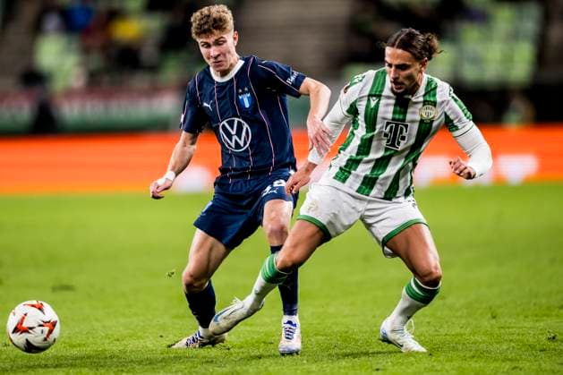 241128 Hugo Bolin of Malmö FF during the UEFA Europa League football match between Ferencvaros and Malmö FF on November 28, 2024 in Budapest. Photo: Petter Arvidson BILDBYRAN kod PA PA0935 fotboll football soccer fotball uefa europa league europa league malmö ff ferencvaros bbeng Copyright: PETTERxARVIDSON BB241128PA144