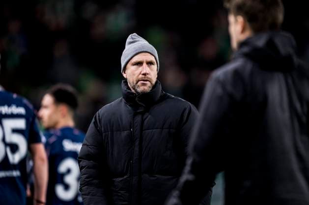 241128 Head coach Henrik Rydström looks dejected after the UEFA Europa League football match between Ferencvaros and Malmö FF on November 28, 2024 in Budapest. Photo: Petter Arvidson BILDBYRAN kod PA PA0935 fotboll football soccer fotball uefa europa league europa league malmö ff ferencvaros bbeng bbauto depp Copyright: PETTERxARVIDSON BB241128PA181