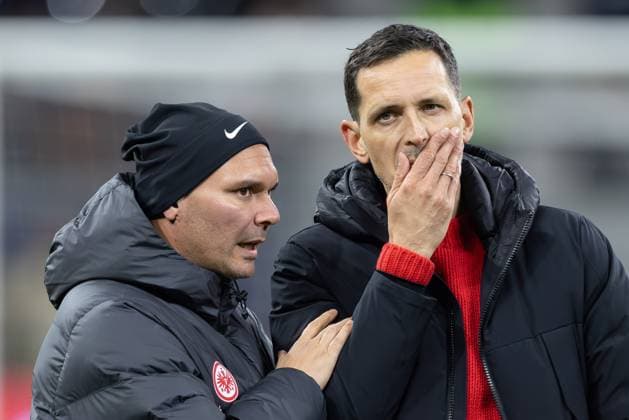 Eintracht Frankfurt - SV Werder Bremen, 1. FBL Links Co-Trainer Nelson Morgado (Eintracht Frankfurt), rechts Trainer Dino Toppmöller (Eintracht Frankfurt). Bundesligaspiel zwischen Eintracht Frankfurt und dem SV Werder Bremen am 23. November 2024 im Deutsche Bank Park in Frankfurt am Main. Nach Vorgaben der DFL, Deutsche Fußball Liga, ist es untersagt, in dem Stadion und oder vom Spiel angefertigte Fotoaufnahmen in Form von Sequenzbildern und oder videoähnlichen Fotostrecken zu verwerten bzw. verwerten zu lassen., Frankfurt am Main Hessen Deutschland Deutsche Bank Park