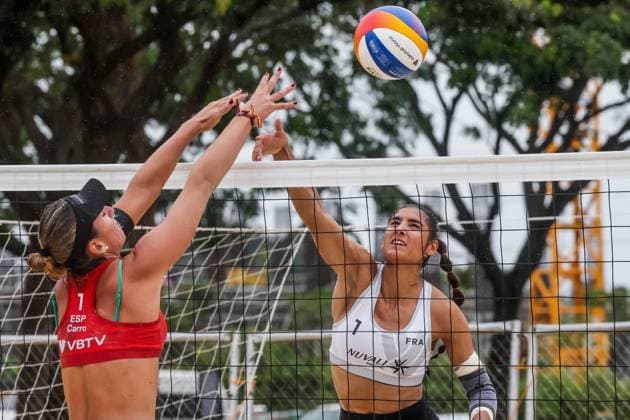 (241129) -- LAGUNA PROVINCE, Nov. 29, 2024 -- Maria Belen Carro Marquez de Acuna (L) of Spain competes against Clemence Vieira of France during the women s pool C match between Spain and France at the 2024 Volleyball World Beach Pro Tour Challenge in Laguna Province, the Philippines, Nov. 29, 2024. ) (SP)PHILIPPINES-LAGUNA PROVINCE-VOLLEYBALL WORLD BEACH PRO TOUR CHALLENGE RouellexUmali 