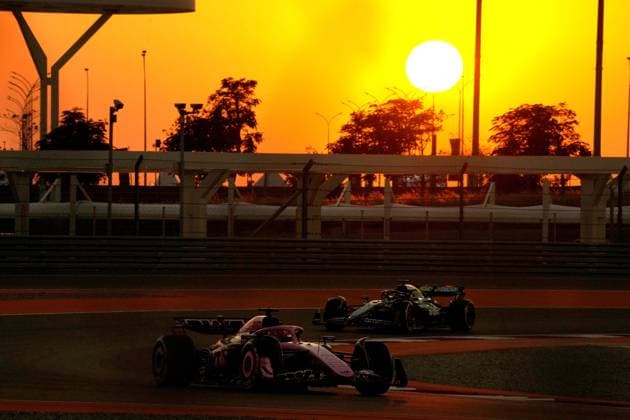 29.11.2024, Losail International Circuit, Doha, Formula 1 Qatar Airways Qatar Grand Prix 2024 ,im Bild Esteban Ocon (FRA), Alpine F1 Team, Lance Stroll (CAN), Aston Martin Aramco Cognizant Formula One Team (Photo by Hasan Bratic DeFodi Images) Defodi-506_20241129_hbr_2411