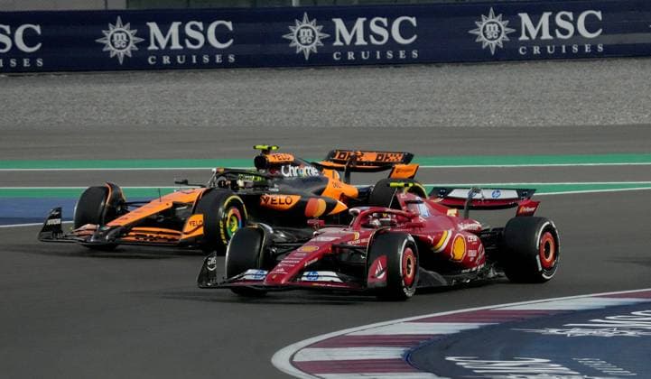 Formula 1 Qatar Airways Qatar Grand Prix 2024 29.11.2024, Losail International Circuit, Doha, Formula 1 Qatar Airways Qatar Grand Prix 2024 ,im Bild Carlos Sainz Jr. (ESP), Scuderia Ferrari HP, Lando Norris (GBR), McLaren F1 Team