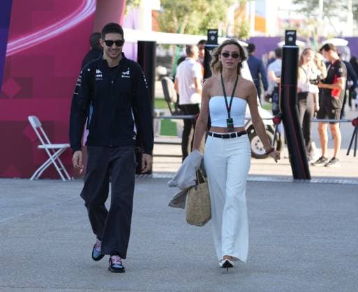29.11.2024, Losail International Circuit, Doha, Formula 1 Qatar Airways Qatar Grand Prix 2024 ,im Bild Esteban Ocon (FRA), Alpine F1 Team mit Freundin Flavy Barla (Photo by Hasan Bratic DeFodi Images) Defodi-506_20241129_hbr_1697