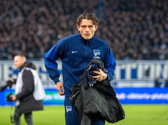 Fussball, Herren, Saison 2024 2025, 2. Bundesliga (14. Spieltag), 1. FC Magdeburg - Hertha BSC, Fabian Reese (Hertha BSC) an der Bank, 29.11. 2024,