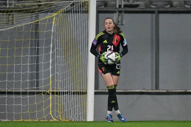 241129 UKRAINE VS BELGIUM goalkeeper Lisa Lichtfus (21) of Belgium pictured during a soccer game between the national teams of Ukraine and Belgium, called the Red Flames in the first leg of on the second play-off of the 2023-24 UEFA Women s European Qualifiers competition, on Friday 29 November 2024 in Antalya , Turkey . PHOTO SPORTPIX David Catry ANTALYA Turkey  Copyright: xx 486858