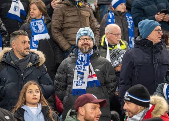 Fussball, Herren, Saison 2024 2025, 2. Bundesliga (14. Spieltag), 1. FC Magdeburg - Hertha BSC, Präsident Fabian Drescher (M., Hertha) auf der Tribüne, 29.11. 2024,