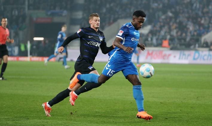 Michael Cuisance, Daniel Heber am Ball Zweikampf Spielszene Aktion Fußball Fussball 2.Bundesliga Herren 14. Spieltag Saison 2024 2025 29.11.2024 1.FC Magdeburg FCM vs. Hertha BSC Berlin DFL regulations prohibit any use of photographs as image sequences and or quasi-video.