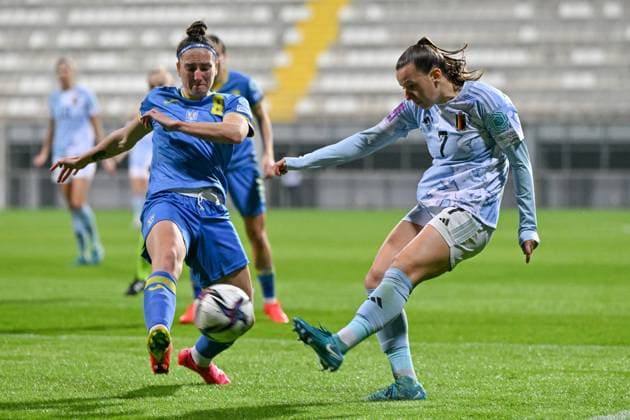 241129 UKRAINE VS BELGIUM Viktoriya Hiryn (8) of Ukraine pictured defending on Hannah Eurlings (7) of Belgium during a soccer game between the national teams of Ukraine and Belgium, called the Red Flames in the first leg of on the second play-off of the 2023-24 UEFA Women s European Qualifiers competition, on Friday 29 November 2024 in Antalya , Turkey . PHOTO SPORTPIX David Catry ANTALYA Turkey  Copyright: xx 486870