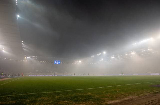 Fussball, Herren, Saison 2024 2025, 2. Bundesliga (14. Spieltag), 1. FC Magdeburg - Hertha BSC, Rauch im Stadion, 29.11. 2024,