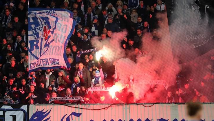 Pyrotechnik, Bengalos, Feuerwerk im Magdeburger Fanblock Fußball Fussball 2.Bundesliga Herren 14. Spieltag Saison 2024 2025 29.11.2024 1.FC Magdeburg FCM vs. Hertha BSC Berlin DFL regulations prohibit any use of photographs as image sequences and or quasi-video.