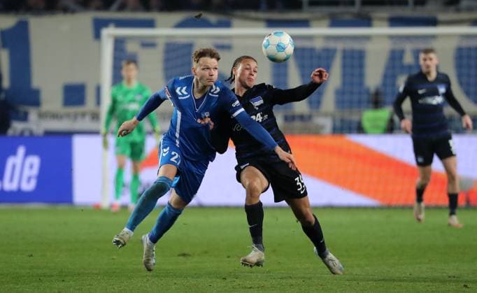 Philipp Hercher, Derry Scherhant Zweikampf Spielszene Aktion Fußball Fussball 2.Bundesliga Herren 14. Spieltag Saison 2024 2025 29.11.2024 1.FC Magdeburg FCM vs. Hertha BSC Berlin DFL regulations prohibit any use of photographs as image sequences and or quasi-video.