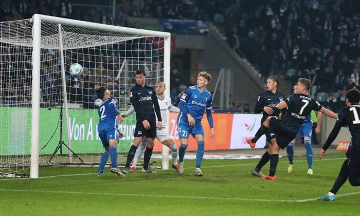 Florian Niederlechner erzielt das Tor zum 1:2 Fußball Fussball 2.Bundesliga Herren 14. Spieltag Saison 2024 2025 29.11.2024 1.FC Magdeburg FCM vs. Hertha BSC Berlin DFL regulations prohibit any use of photographs as image sequences and or quasi-video.