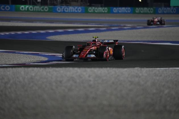 Formula 1 Qatar Airways Qatar Grand Prix 2024 29.11.2024, Losail International Circuit, Doha, Formula 1 Qatar Airways Qatar Grand Prix 2024 ,im Bild Carlos Sainz Jr. (ESP), Scuderia Ferrari HP, Charles Leclerc (MCO)