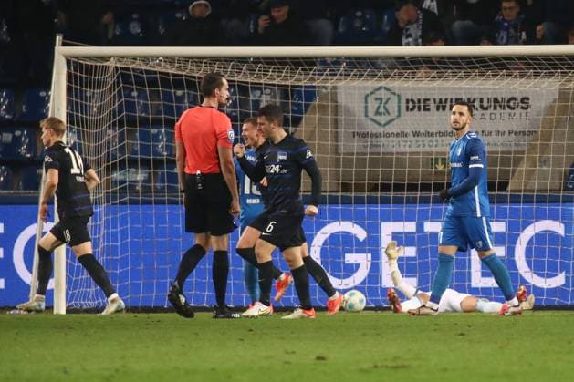 29.11.2024, xgox, Fussball 2. Bundesliga, 1. FC Magdeburg - Hertha BSC Berlin emspor, v.l. Luca Schuler (Hertha, 18) schiesst Tor, schießt, Torschuetze, erzielt Tor, Treffer, scores the goal 1:3 (DFL DFB REGULATIONS PROHIBIT ANY USE OF PHOTOGRAPHS as IMAGE SEQUENCES and or QUASI-VIDEO) Magdeburg