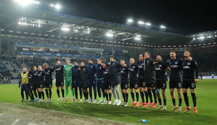 Herthamannschaft feiert 3:1 Sieg vor den Fans Freude Emotion Jubel nach Spielende Fußball Fussball 2.Bundesliga Herren 14. Spieltag Saison 2024 2025 29.11.2024 1.FC Magdeburg FCM vs. Hertha BSC Berlin DFL regulations prohibit any use of photographs as image sequences and or quasi-video.