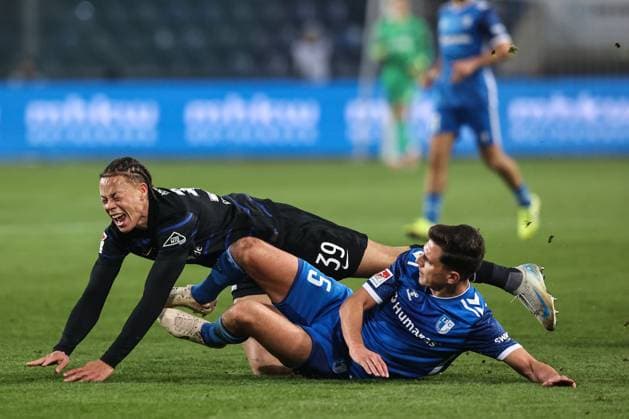 Derry Scherhant (Hertha BSC Berlin,39) gegen Tobias Müller (1. FC Magdeburg,5) - 2. Fussball Bundesliga Saison 2024-2025 1. FC Magdeburg vs. Hertha BSC Berlin in der Avnet Arena in Magdeburg - Aktion,Fußball,Mann,Männer,Deutschland,29.11.2024