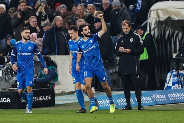 Torjubel - Torschütze Mohammed El Hankouri (1. FC Magdeburg,11) trifft zum 1-0 - 2. Fussball Bundesliga Saison 2024-2025 1. FC Magdeburg vs. Hertha BSC Berlin in der Avnet Arena in Magdeburg - Aktion,Fußball,Mann,Männer,Deutschland,29.11.2024