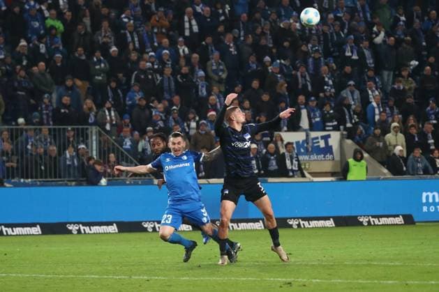 29.11.2024, xgox, Fussball 2. Bundesliga, 1. FC Magdeburg - Hertha BSC Berlin emspor, v.l. Deyovaisio Zeefuik (Hertha, 42), Baris Atik (Magdeburg, 23), Marton Dardai (Hertha, 31) (DFL DFB REGULATIONS PROHIBIT ANY USE OF PHOTOGRAPHS as IMAGE SEQUENCES and or QUASI-VIDEO) Magdeburg