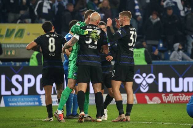 29.11.2024, xgox, Fussball 2. Bundesliga, 1. FC Magdeburg - Hertha BSC Berlin emspor, v.l. Hertha Jubel ueber den Sieg, Jubel nach Spielende (DFL DFB REGULATIONS PROHIBIT ANY USE OF PHOTOGRAPHS as IMAGE SEQUENCES and or QUASI-VIDEO) Magdeburg