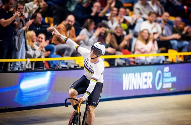 APELDOORN - XXX in action during the final sprint at the UCI Track Champions League at Omnisport. It is the second Track cycling, Rad, Radsport, Bahnrad, Bahn race in a series of five. ANP IRIS VAN DEN BROEK netherlands out - belgium out Apeldoorn xVIxxIVx 514523946 originalFilename: 0782405679st.jpg