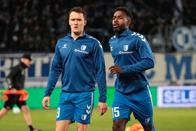 Martijn Kaars (1. FC Magdeburg,9) mit Daniel Heber (1. FC Magdeburg,15) - 2. Fussball Bundesliga Saison 2024-2025 1. FC Magdeburg vs. Hertha BSC Berlin in der Avnet Arena in Magdeburg - Fußball,Mann,Männer,Deutschland,29.11.2024