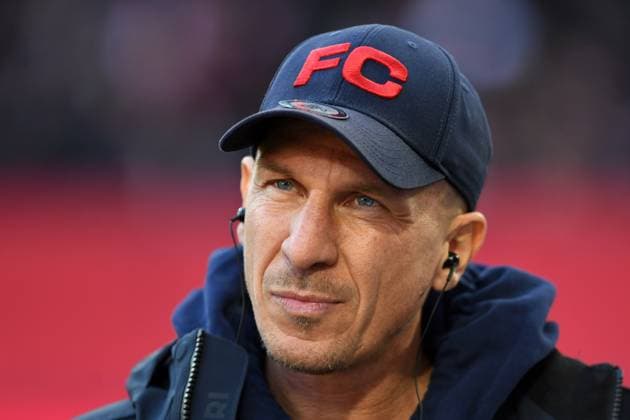 Trainer Gerhard Struber (1. FC Koeln) schaut waehrend des Spiels der 2. Bundesliga zwischen 1. FC Köln und Hannover 96 im RheinEnergieStadion am 30. November 2024 in Köln, Deutschland. (Foto von Ralf Treese DeFodi Images) +++ Trainer Gerhard Struber (1. FC Koeln) looks on during the 2. Bundesliga match between 1. FC Köln and Hannover 96 at RheinEnergieStadion on November 30, 2024 in Cologne, Germany. (Photo by Ralf Treese DeFodi Images) DFB DFL REGULATIONS PROHIBIT ANY USE OF PHOTOGRAPHS AS IMAGE SEQUENCES AND OR QUASI-VIDEO. Defodi-521_KOEH9620241130_002