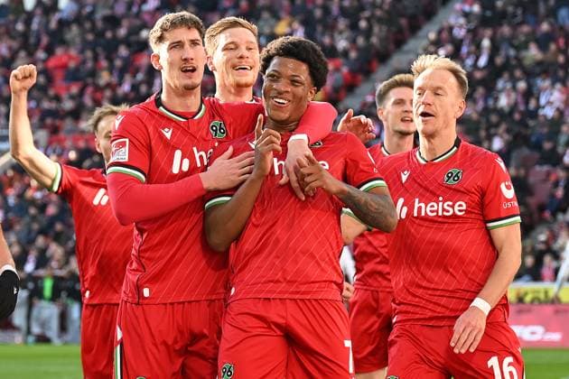 Koeln, Rheinenergiestadion, 30.11.24, GER, Herren, 2.Bundesliga, Saison 2024-2025, 1.FC Koeln - Hannover 96 Bild: Jessic NGANKAM (Hannover) jubelt nach seinem Tor zum 0:1 Only for editorial use! DFL regulations prohibit any use of photographs as image sequences and or quasi-video. NRW Deutschland