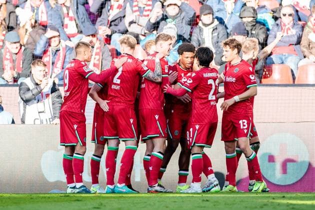2. Fußball Bundesliga: 1. FC Köln - Hannover 96; 30.11.2024 Jubel zum 0:1 durch Jessic Ngankam (Hannover 96, 7) 2. Fußball Bundesliga, 1. FC Köln - Hannover 96, Köln, Rheinenergiestadion am 30.11.2024 DFL REGULATIONS PROHIBIT ANY USE OF PHOTOGRAPHS AS IMAGE SEQUENCES AND OR QUASI-VIDEO.