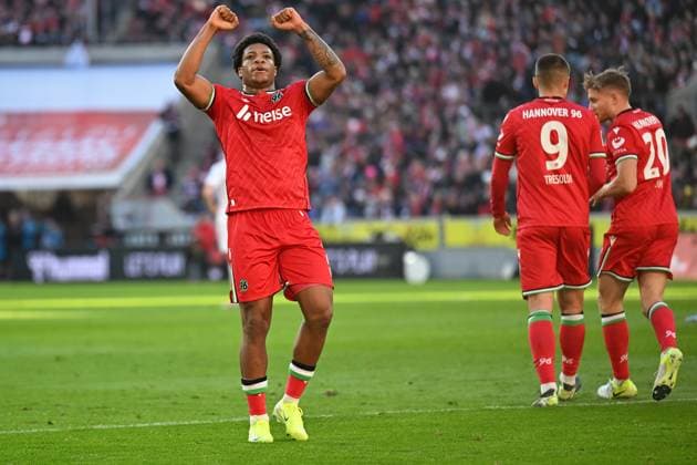 Koeln, Rheinenergiestadion, 30.11.24, GER, Herren, 2.Bundesliga, Saison 2024-2025, 1.FC Koeln - Hannover 96 Bild: Jessic NGANKAM (Hannover) jubelt nach seinem Tor zum 0:1 Only for editorial use! DFL regulations prohibit any use of photographs as image sequences and or quasi-video. NRW Deutschland