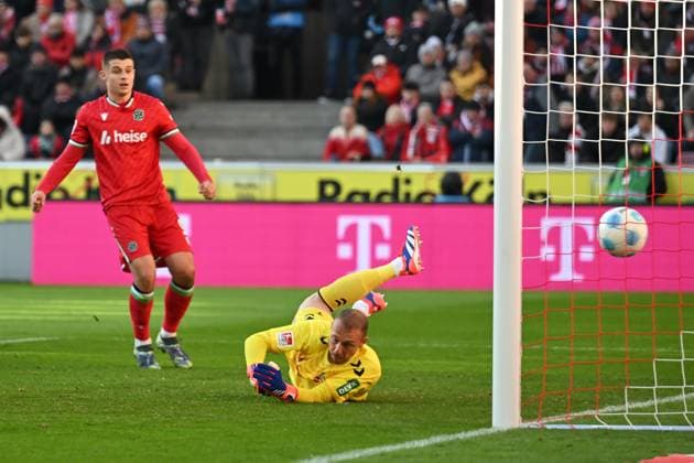 Koeln, Rheinenergiestadion, 30.11.24, GER, Herren, 2.Bundesliga, Saison 2024-2025, 1.FC Koeln - Hannover 96 Bild: Jessic NGANKAM (Hannover) macht das Tor zum 0:1 Only for editorial use! DFL regulations prohibit any use of photographs as image sequences and or quasi-video. NRW Deutschland